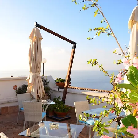 La Soffitta Sul Mare Bed & Breakfast 3*